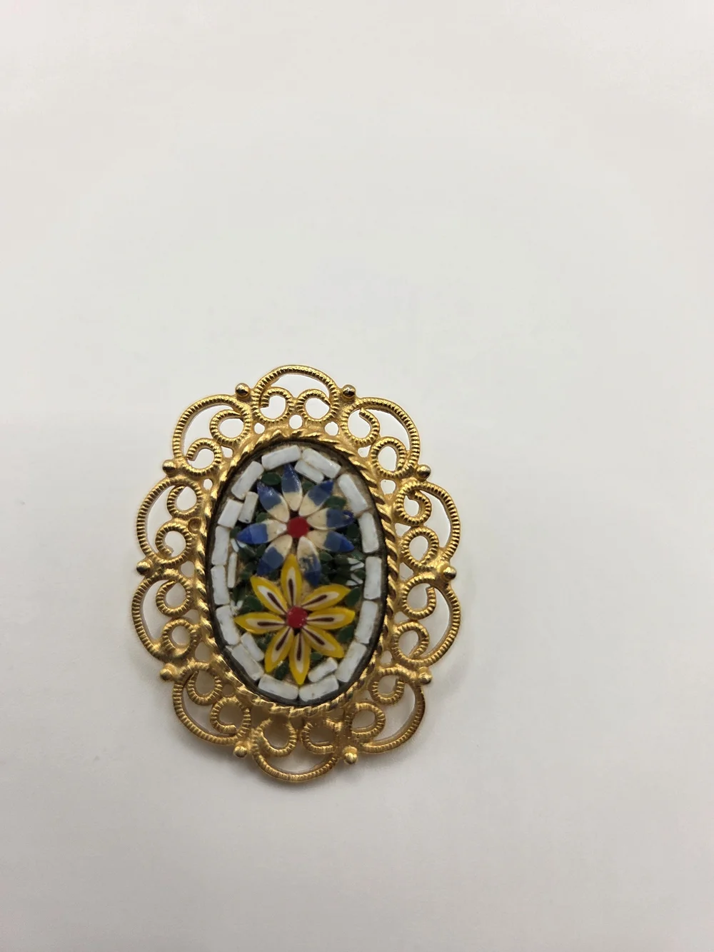1529. Vintage Gold Tone Filigree Micro-Mosaic Floral Brooch